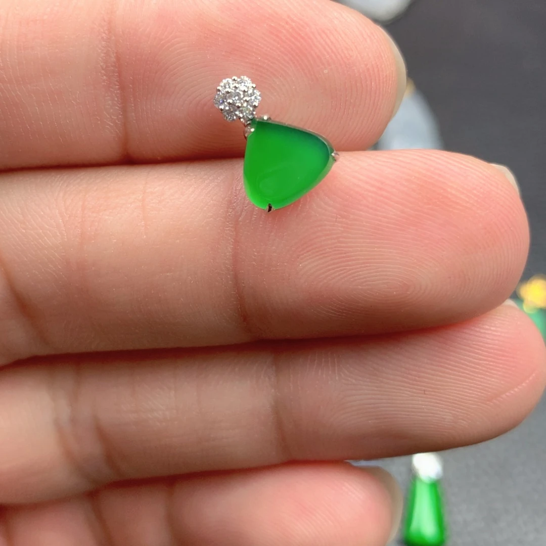 【闪购商品】颈饰18K金镶嵌翡翠翡翠