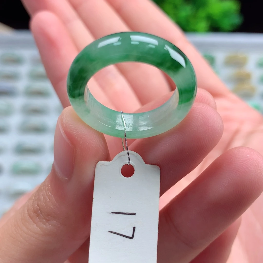 未镶嵌戒指翡翠w****安天然