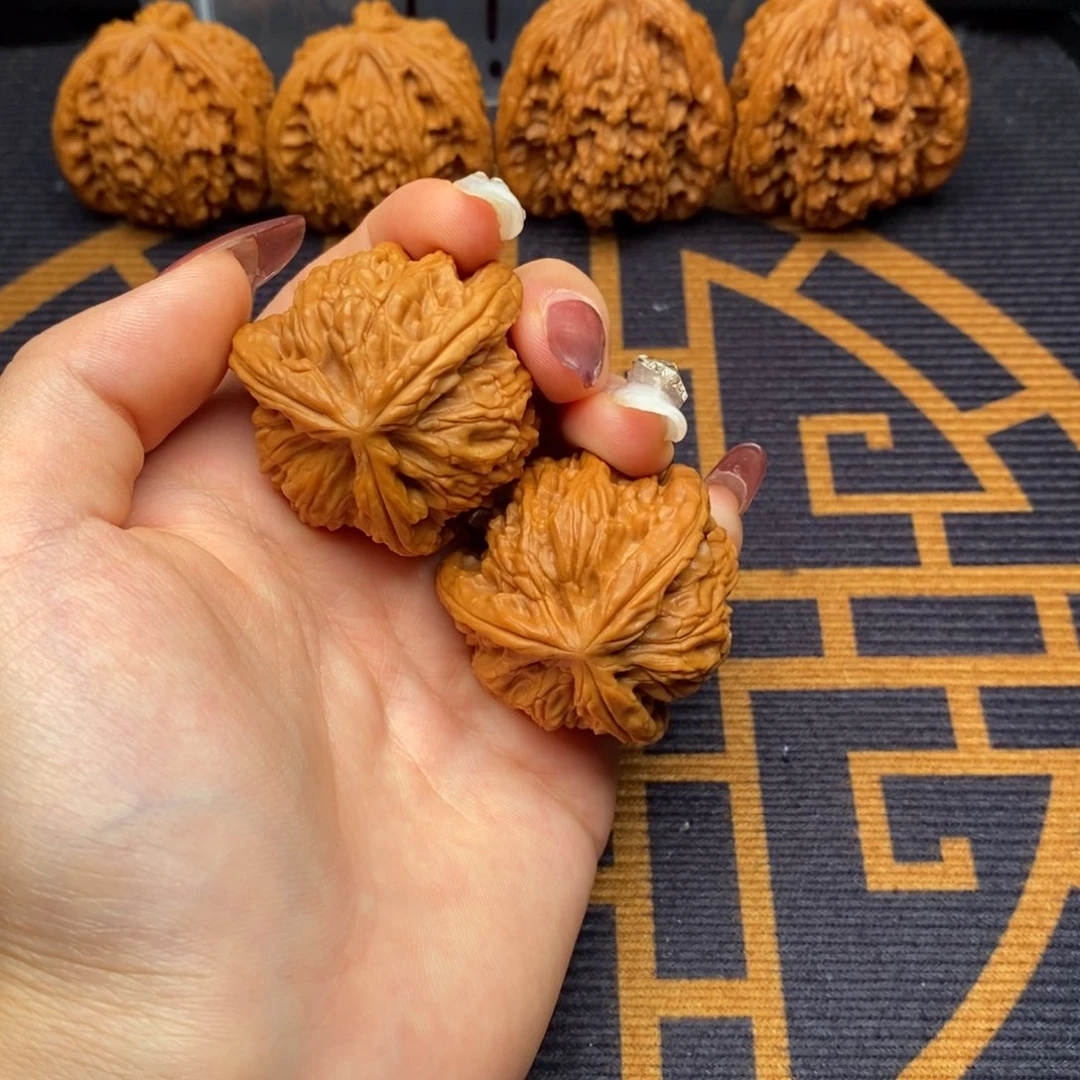 沐***沐文玩核桃吊坠白狮子