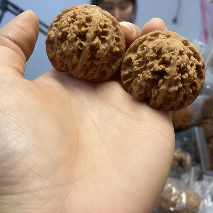 把件文玩核桃43.5红皮满天星