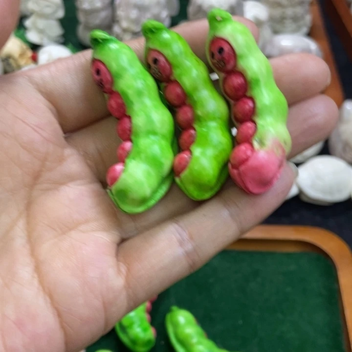 配饰鹿角雕刻一个出