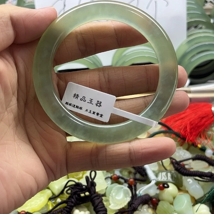 蛇纹石玉未镶嵌手镯1