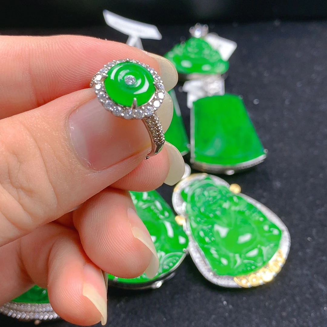 翡翠银S925镶嵌颈饰翡翠