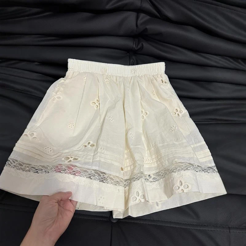 雪千羽杏色蕾丝拼接休闲短裤女夏季新款高腰显瘦宽松镂空阔腿裤薄