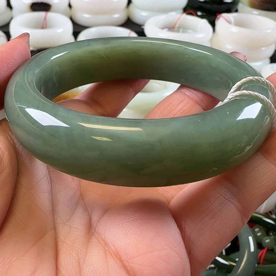 和田玉未镶嵌手镯