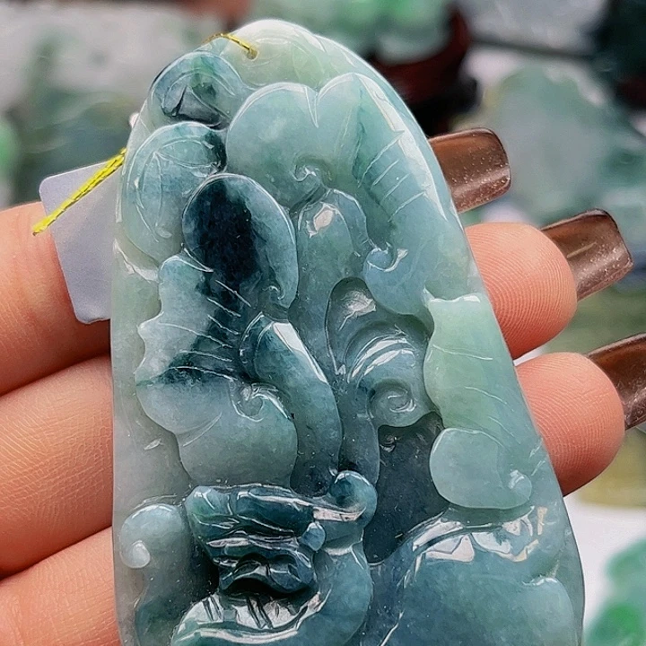 S***n翡翠未镶嵌颈饰挂件