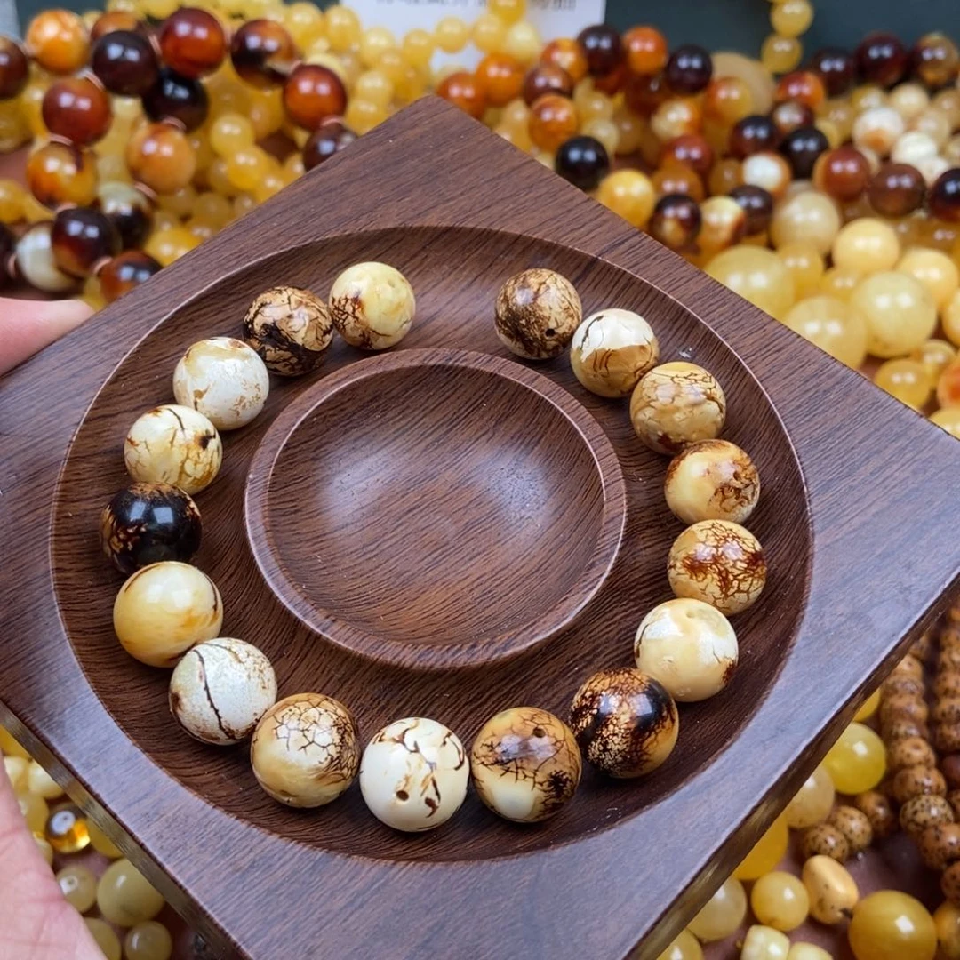 一***七未镶嵌琥珀裸石蜜蜡