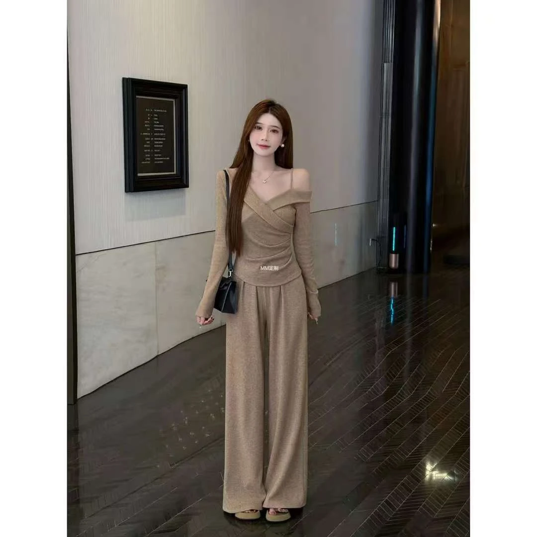 香肩捕手温柔包裹不对称交叉斜领打褶上衣直筒显瘦裤子套装