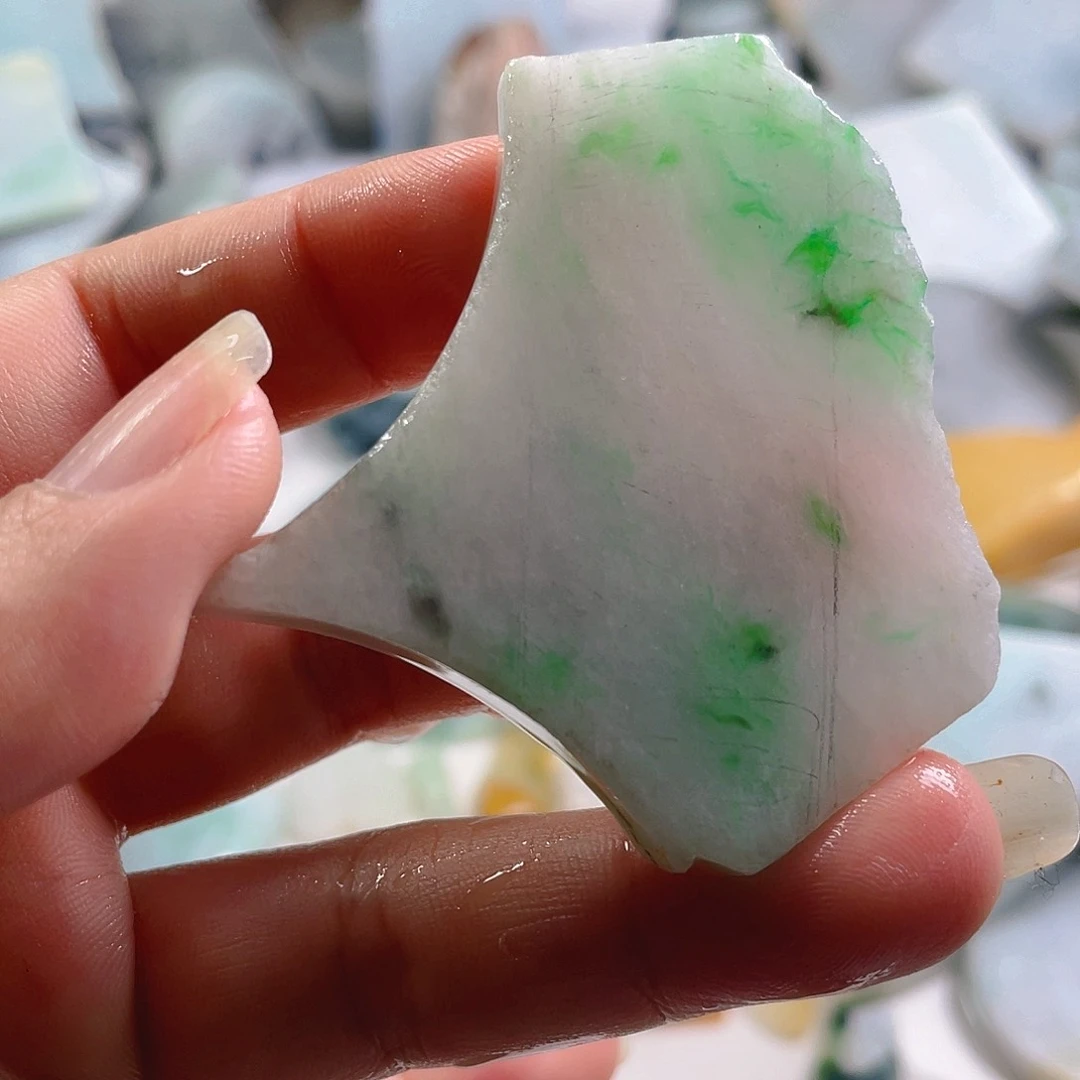 颈饰未镶嵌翡翠l****3