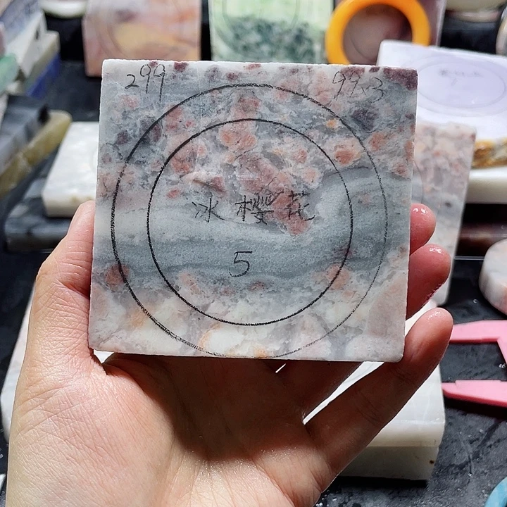 石英质玉未镶嵌手镯定制