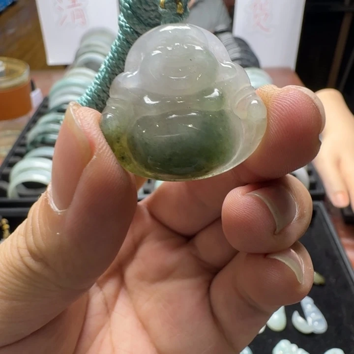 翡翠未镶嵌颈饰佛公