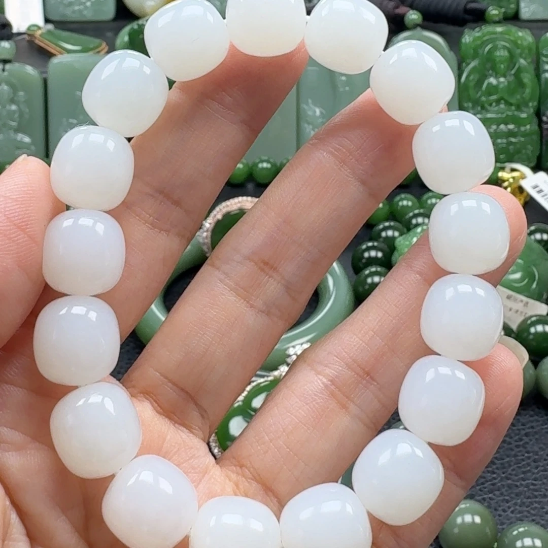 和田玉18K金镶嵌颈饰