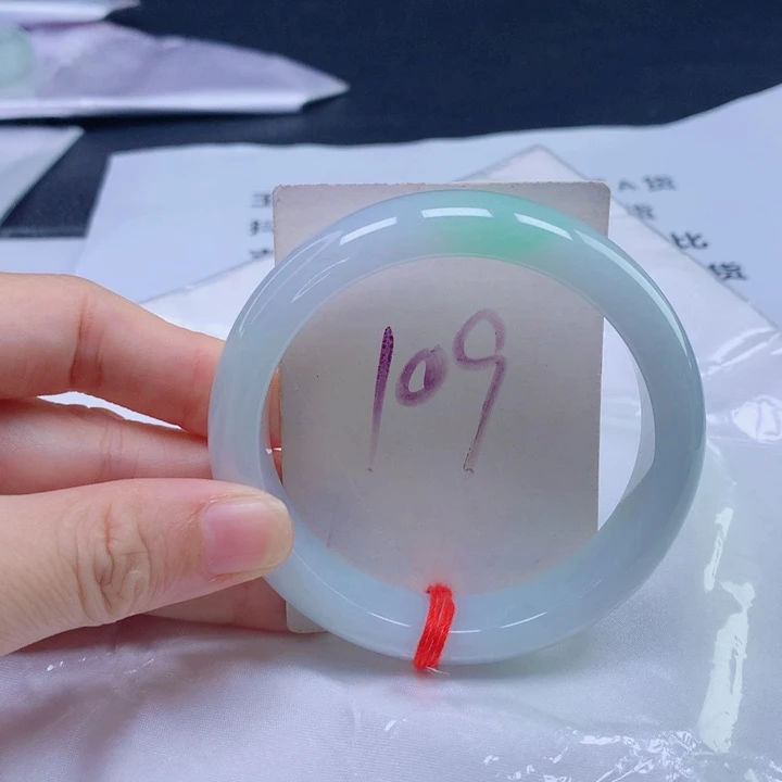 翡翠未镶嵌手镯飘绿5556555