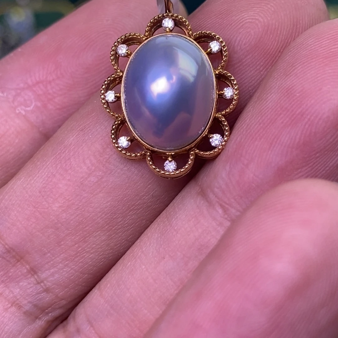 18K金镶嵌拼合珍珠（马贝珠）颈饰