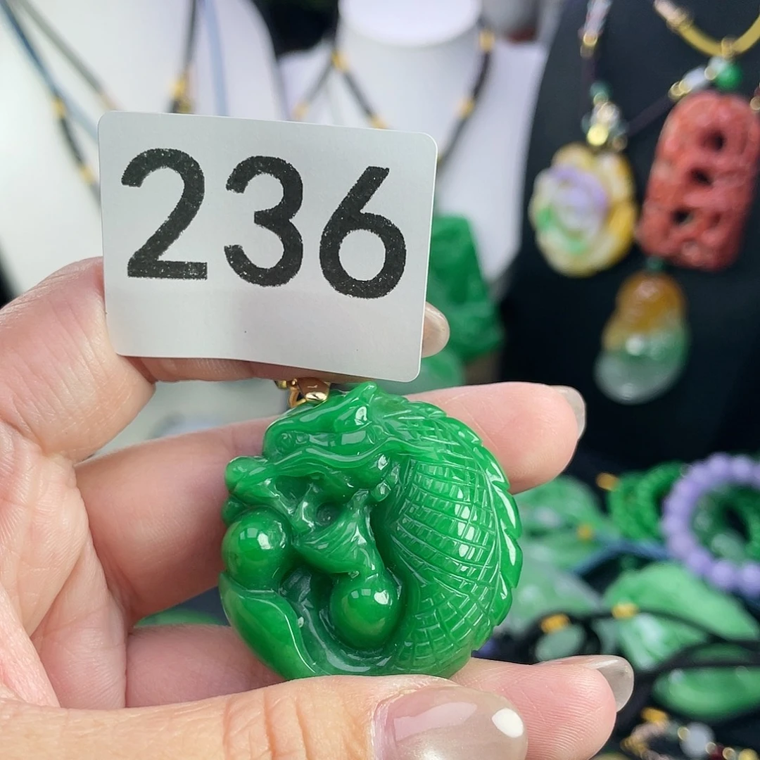 翡翠未镶嵌吊坠(赠链)