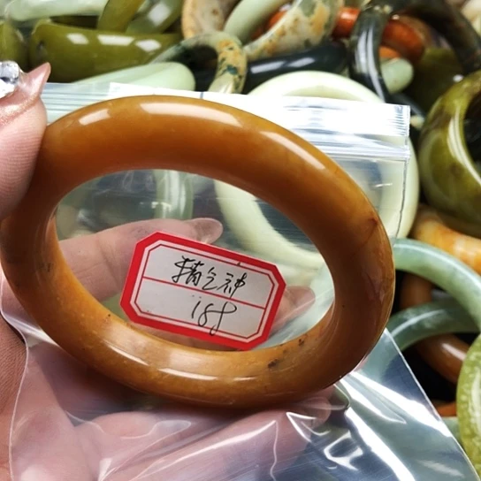 蛇纹石玉手镯未镶嵌精****聊