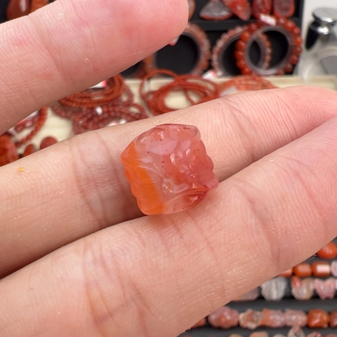 南红玛瑙未镶嵌颈饰醒狮头