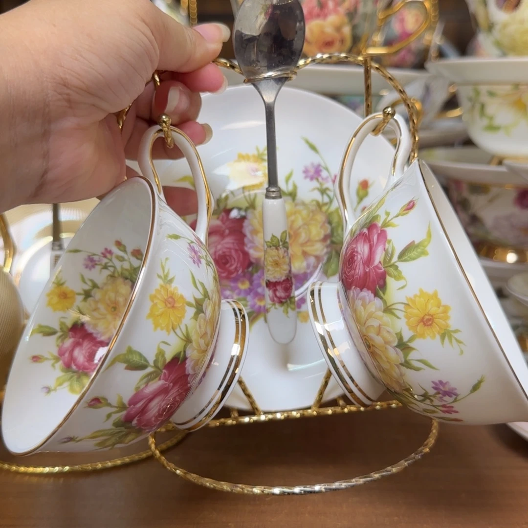 45%以上骨粉骨瓷花卉两杯碟送杯架快递装
