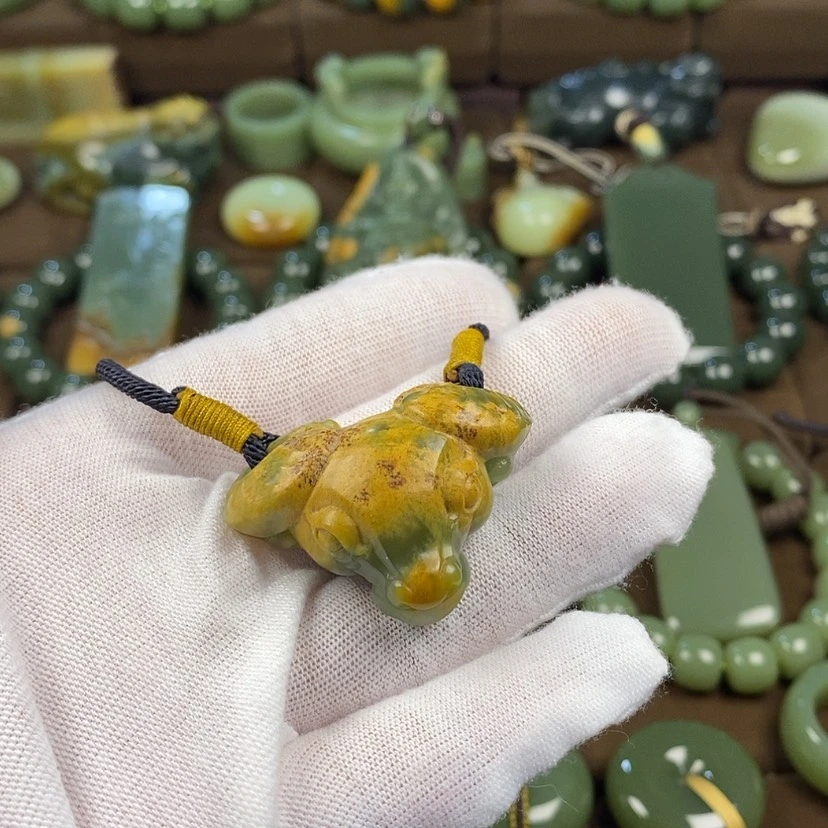【闪购商品】颈饰未镶嵌岫岩河磨玉（透闪石质玉）