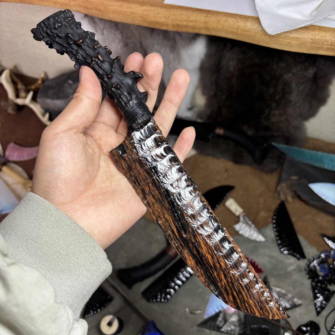 红曜石打制石刃特殊摆件