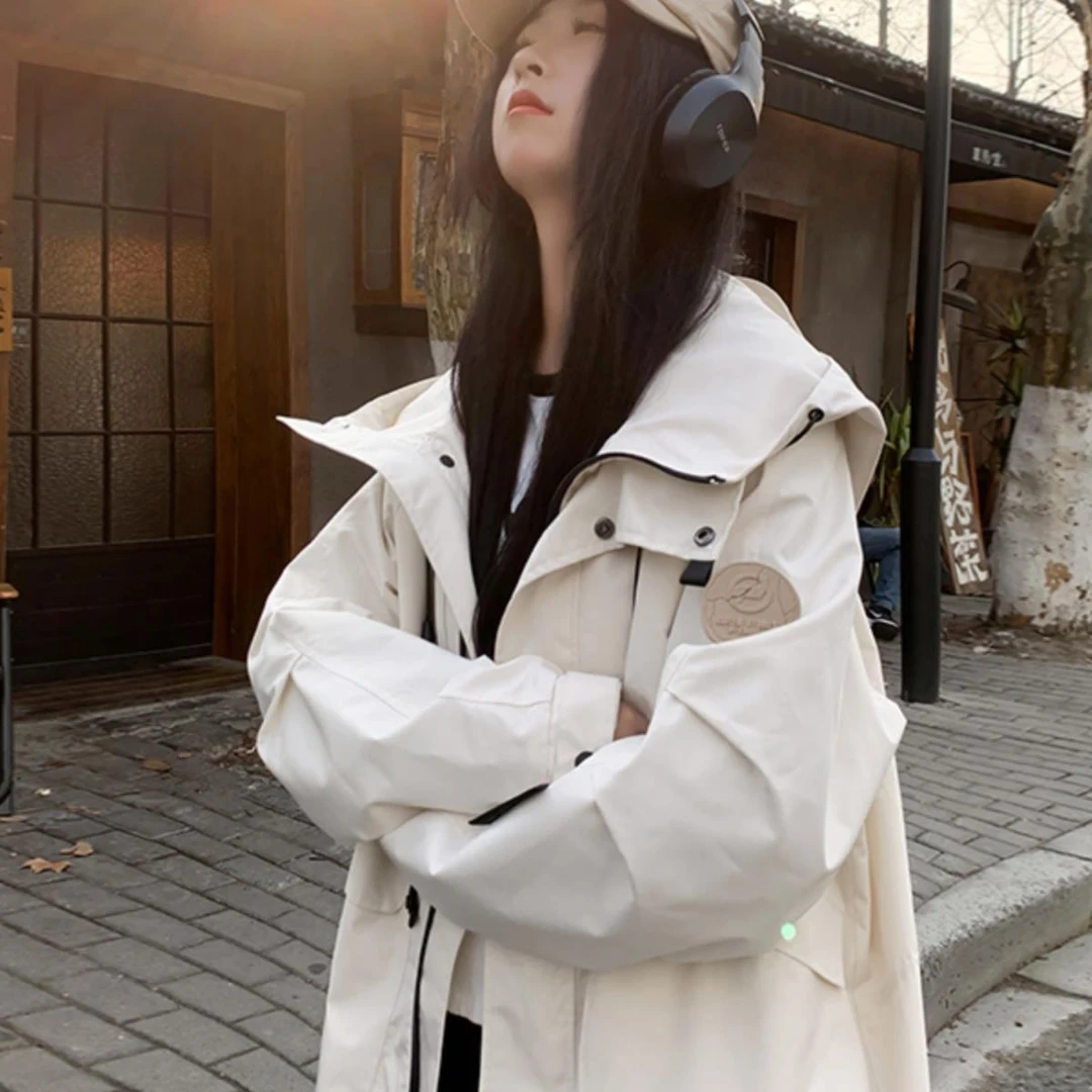 夹克外套男女款春秋季2025新款白色冲锋衣女小个子登山服薄款洋气
