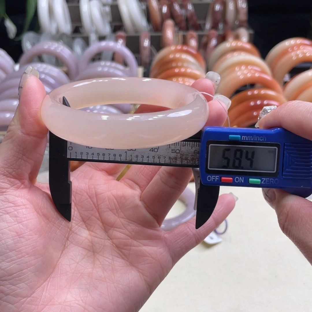 未镶嵌手镯石英质玉