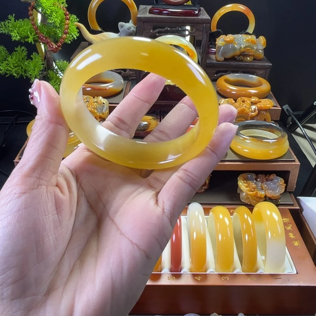 未镶嵌手镯石英质玉