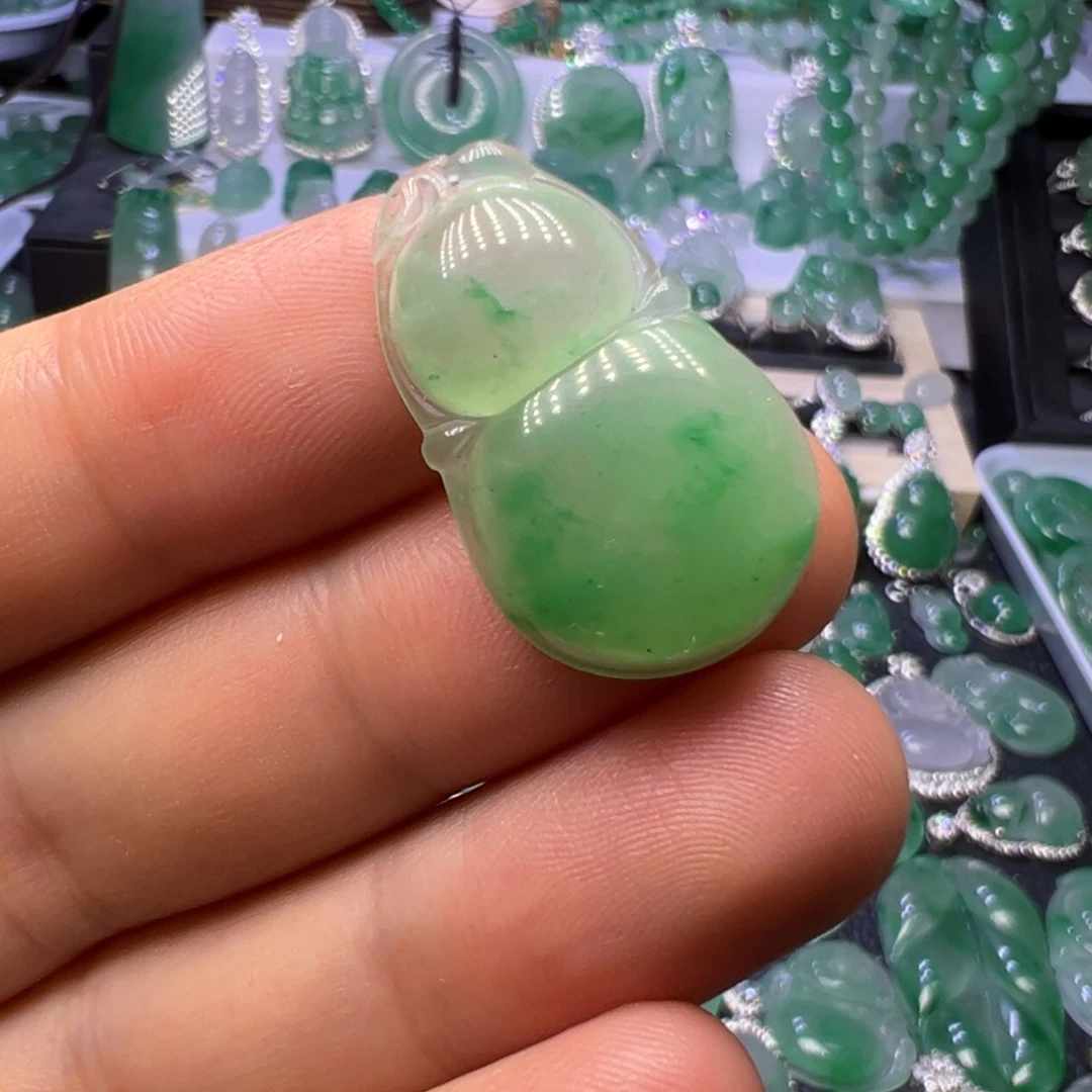 石英质玉（非洲翠）未镶嵌颈饰