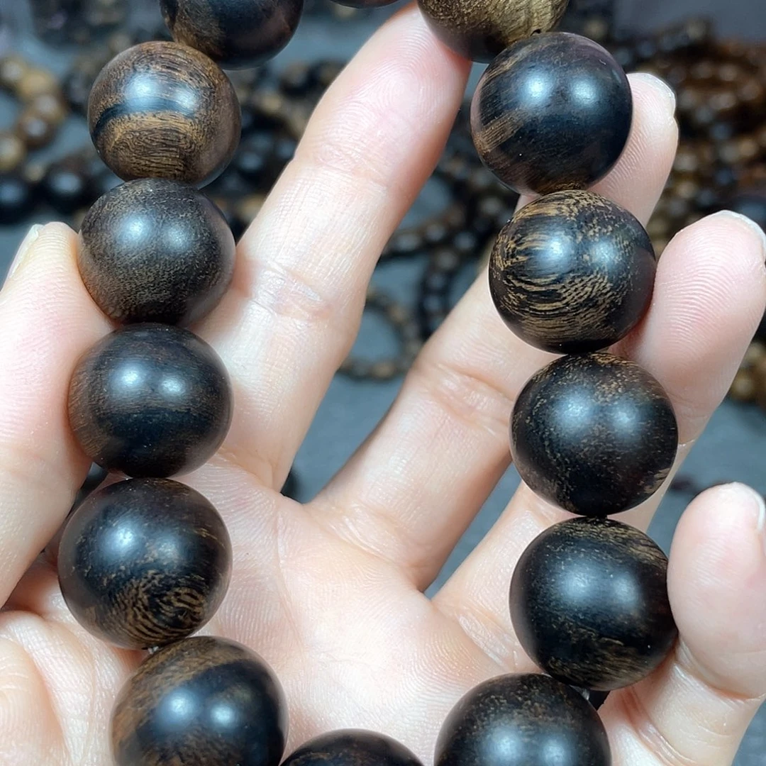 沉香手串白棋瘤疤