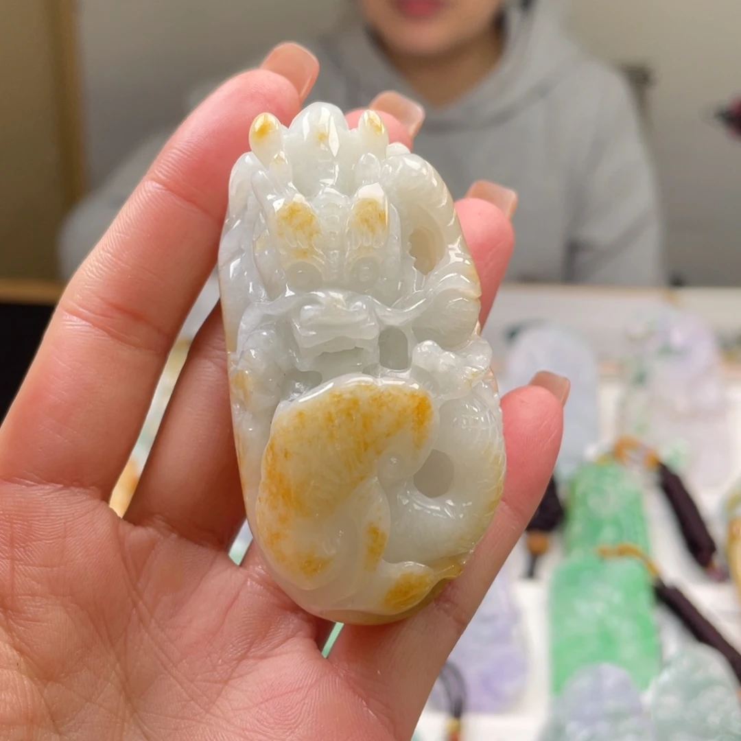 翡翠吊坠(赠链)未镶嵌