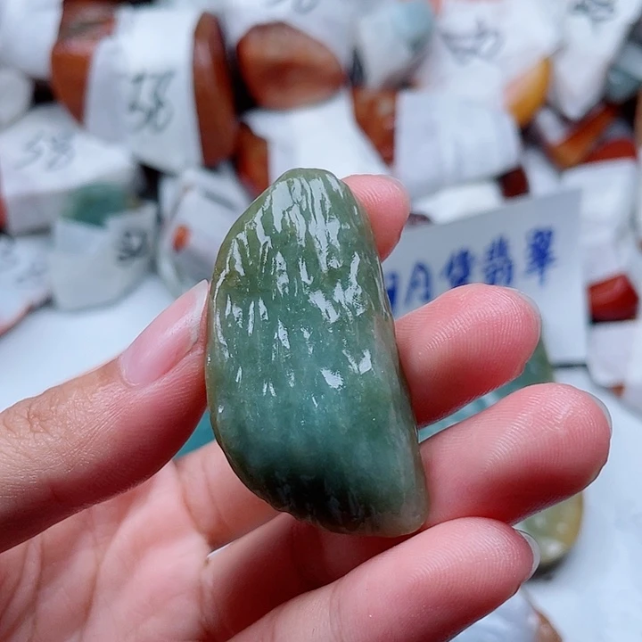 土***子颈饰未镶嵌翡翠翡翠