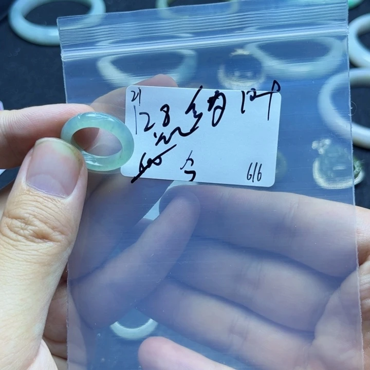翡翠戒指未镶嵌今***夕