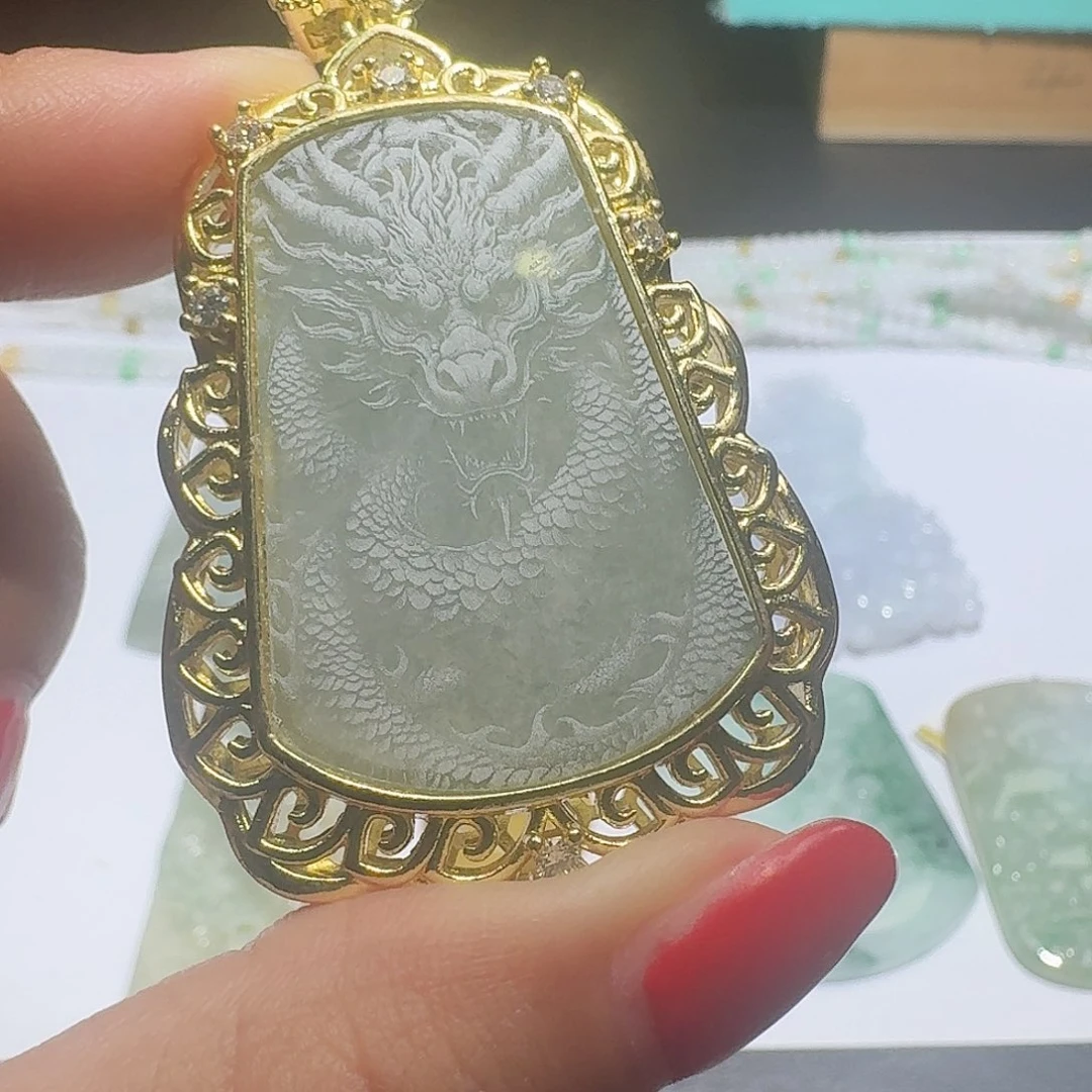 翡翠未镶嵌颈饰吊坠