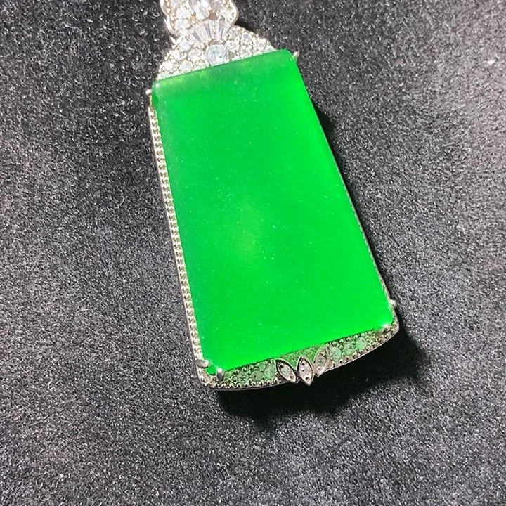 翡翠颈饰银S925镶嵌吊坠
