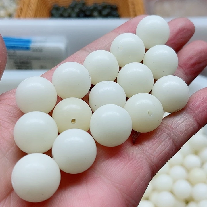 白玉菩提吊坠17白玉圆珠15颗