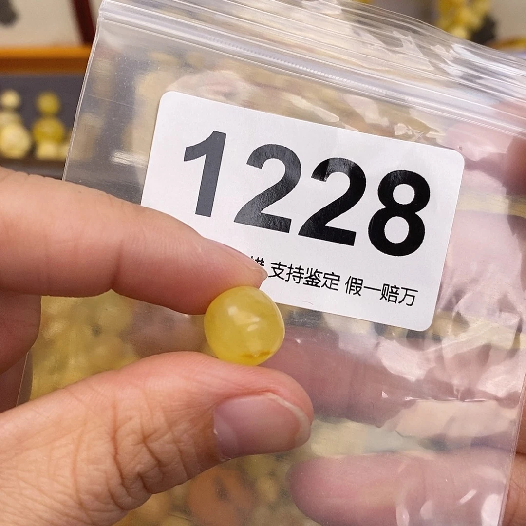 蜜蜡未镶嵌珠宝奇石11.4