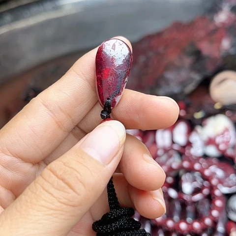 【闪购商品】天然辰砂工***机天然原矿朱砂吊坠