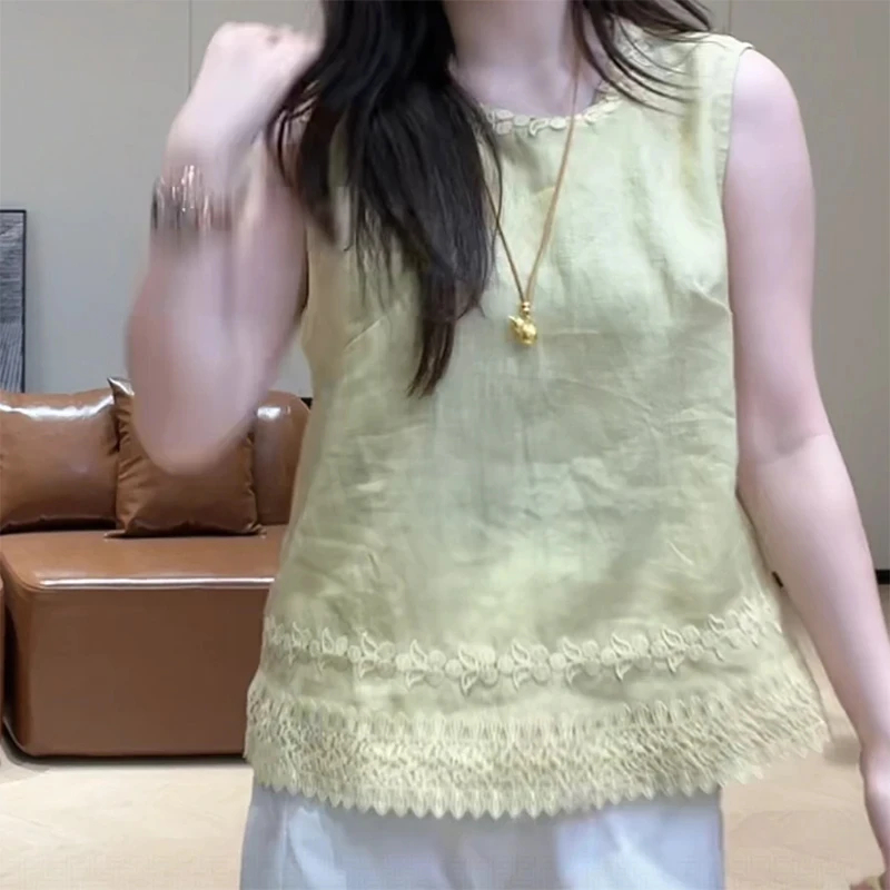 今年流行刺绣花边无袖马甲背心女夏季2025年新款时尚减龄小众上衣