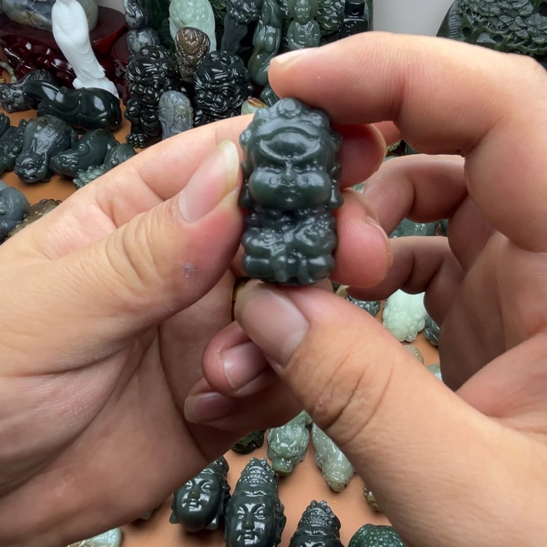 和田玉未镶嵌把件