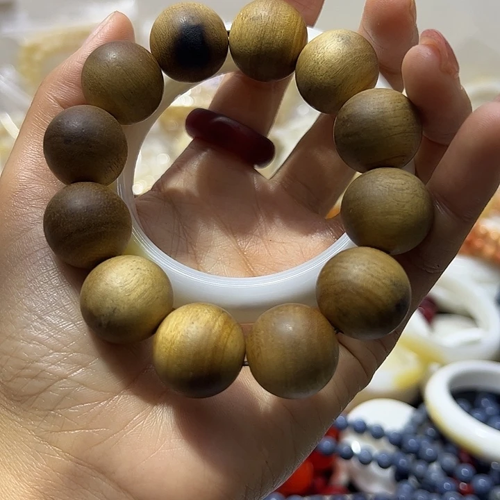 核桃手串/手链红品带黄手镯