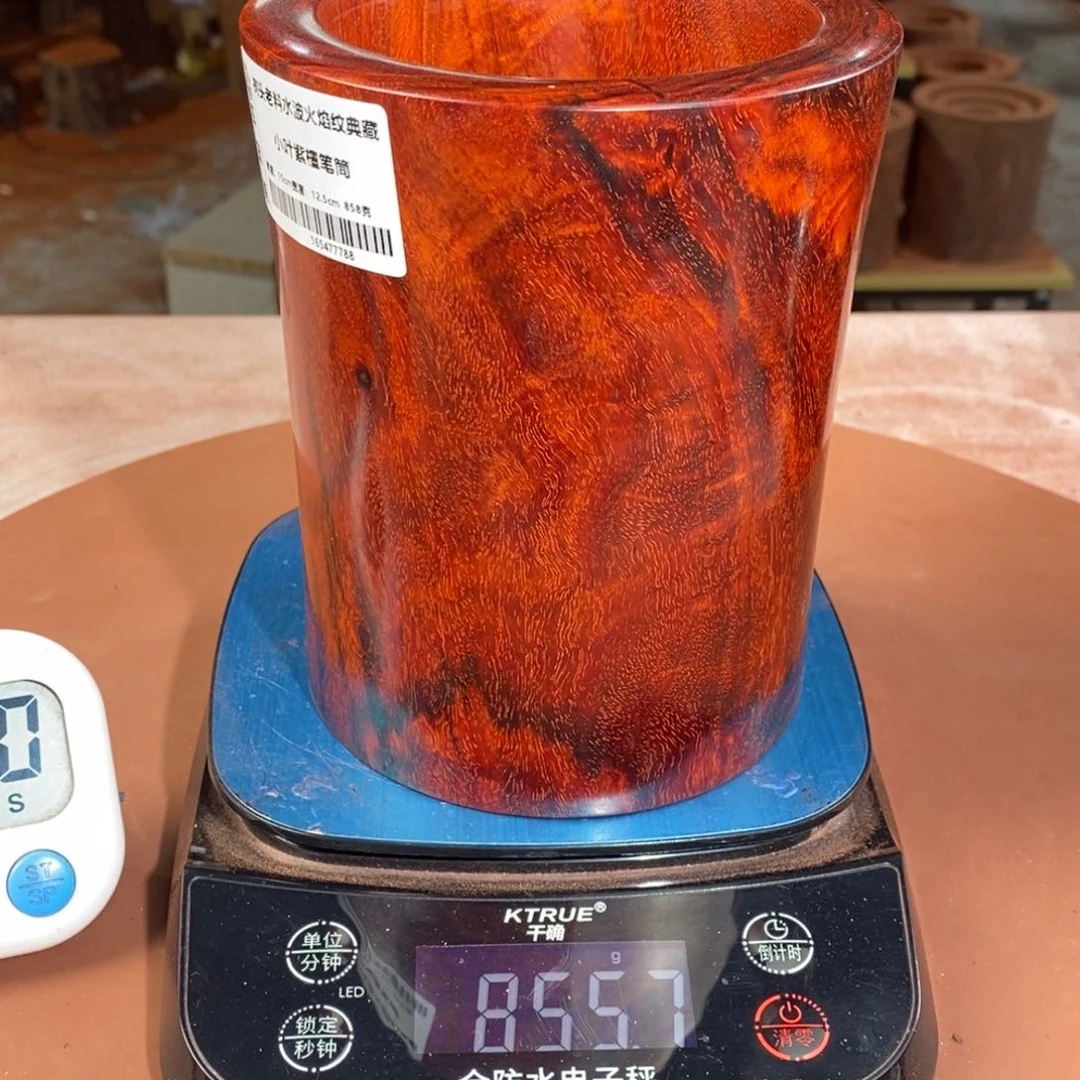 【闪购商品】木玉**风精品手工雕刻笔筒