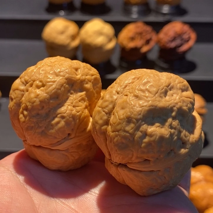 ❦***，文玩核桃把件45尺方尊