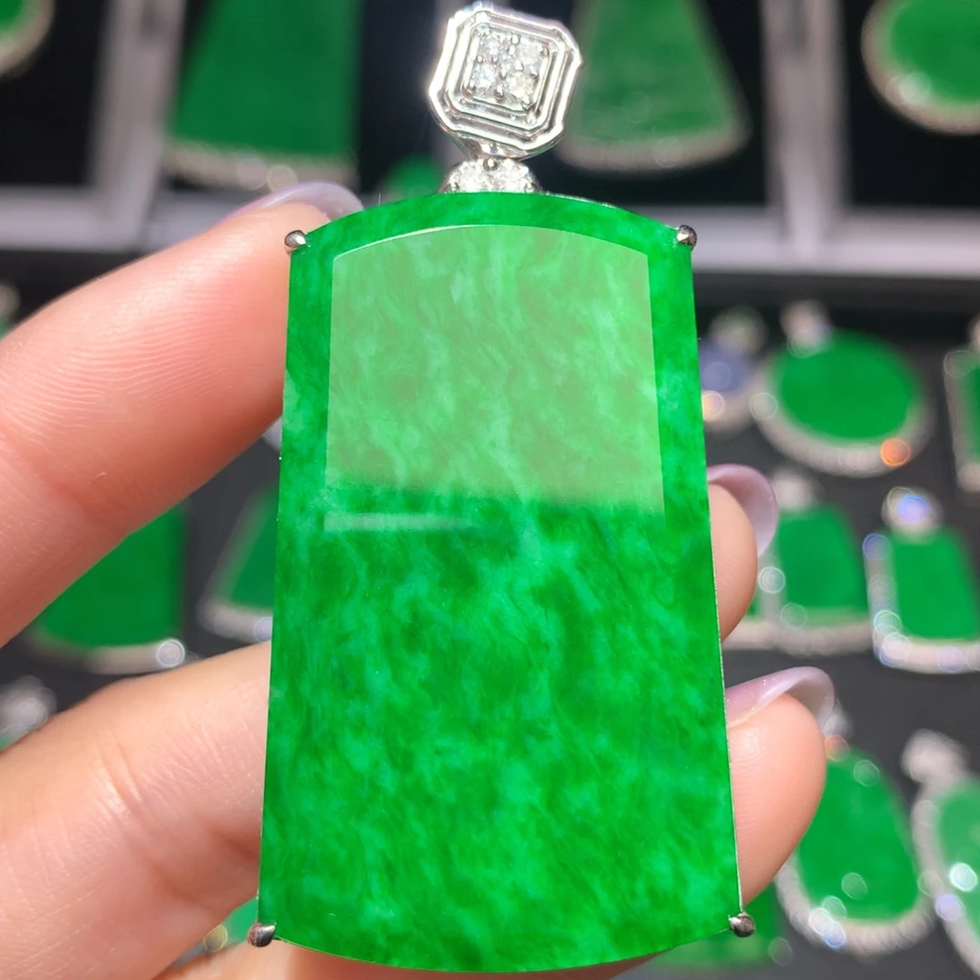 翡翠颈饰18K金镶嵌翡翠