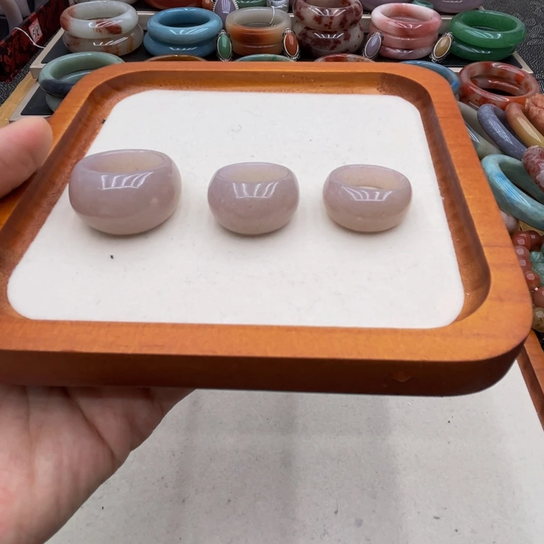 石英质玉未镶嵌圈口齐全