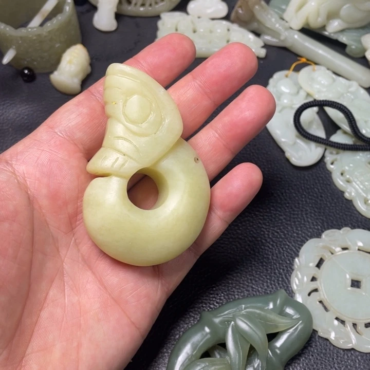 和田玉未镶嵌颈饰