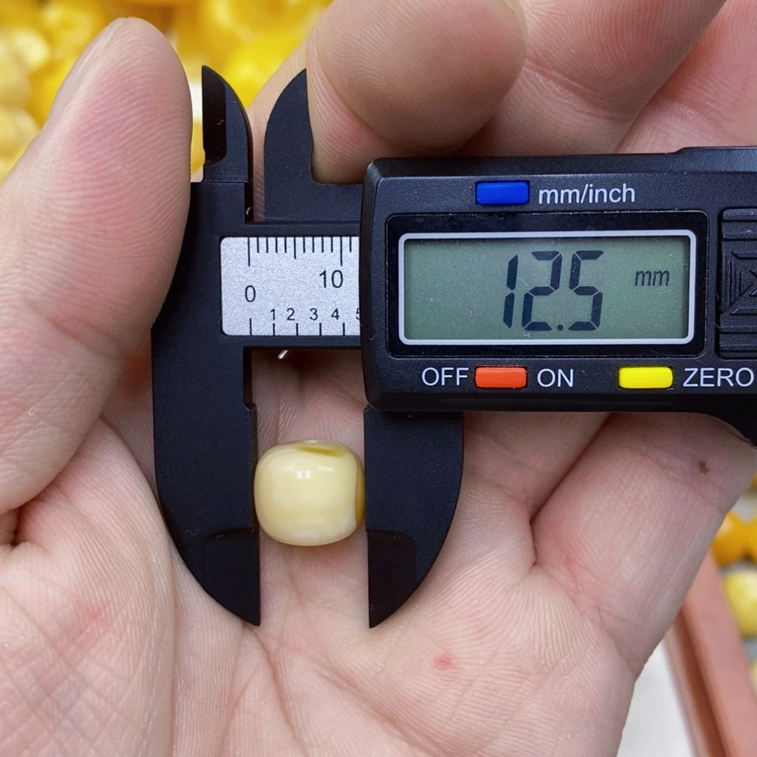 孙***醒未镶嵌琥珀珠宝奇石