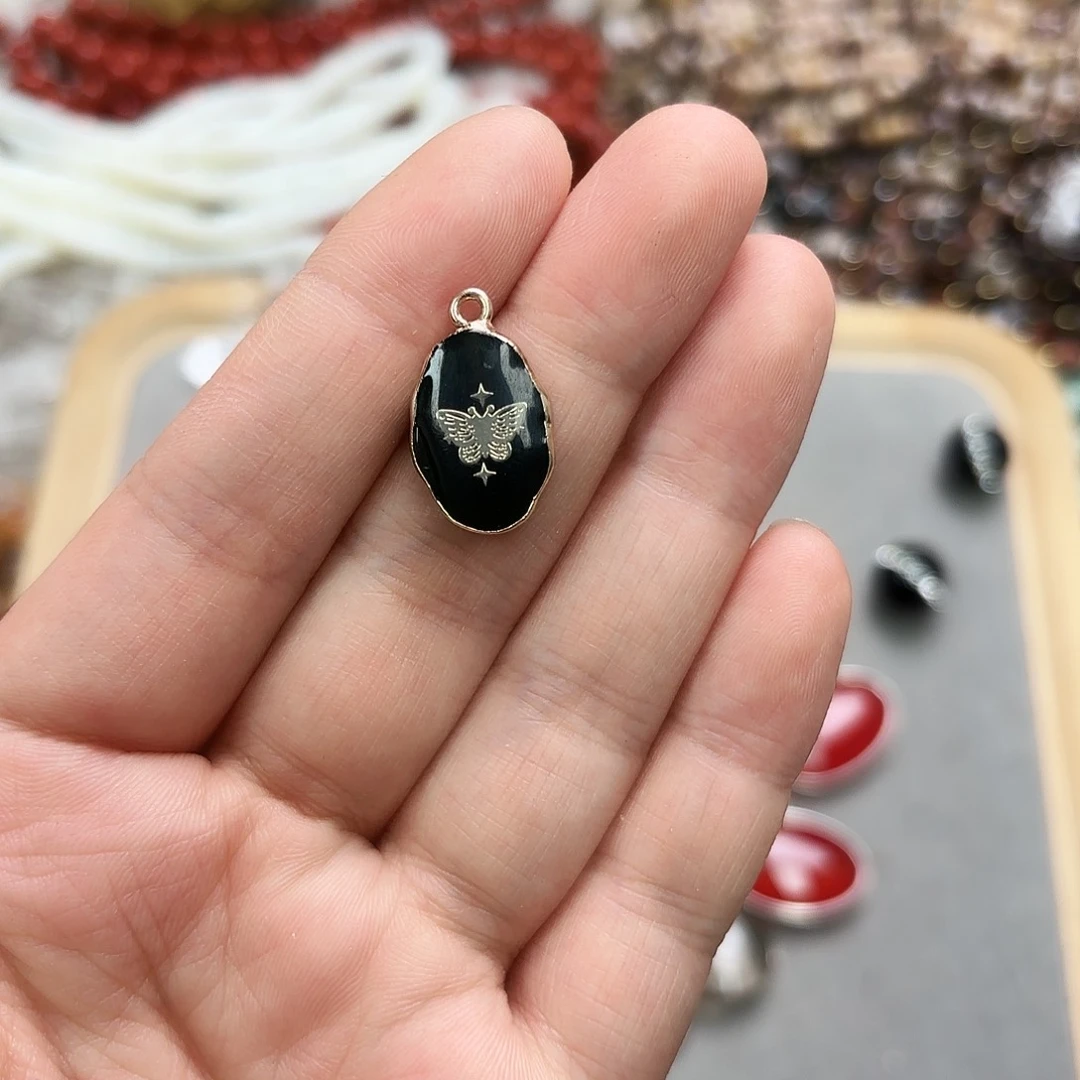 飞***婆玛瑙/玉髓未镶嵌珠宝半成品黑色蝴蝶一颗