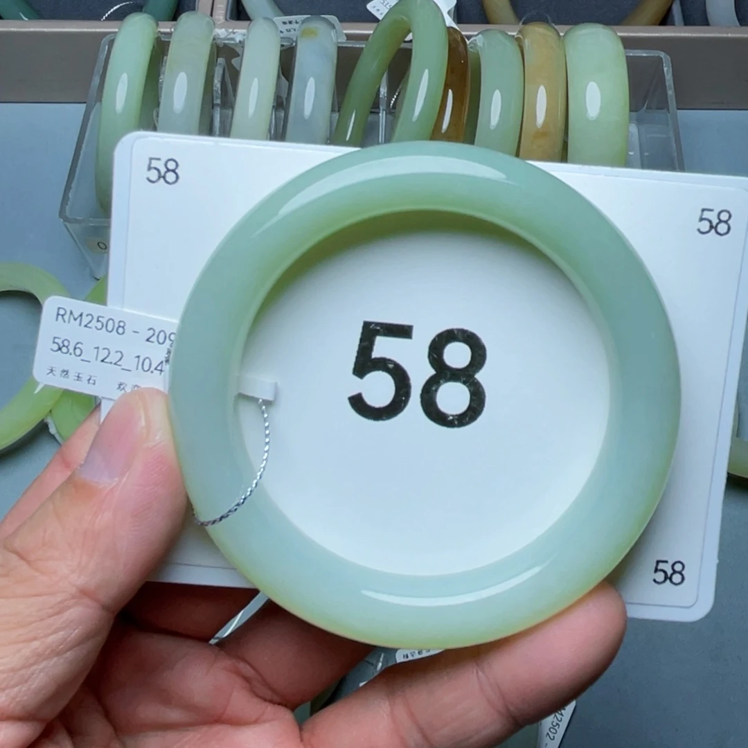 布***厂和田玉未镶嵌手镯