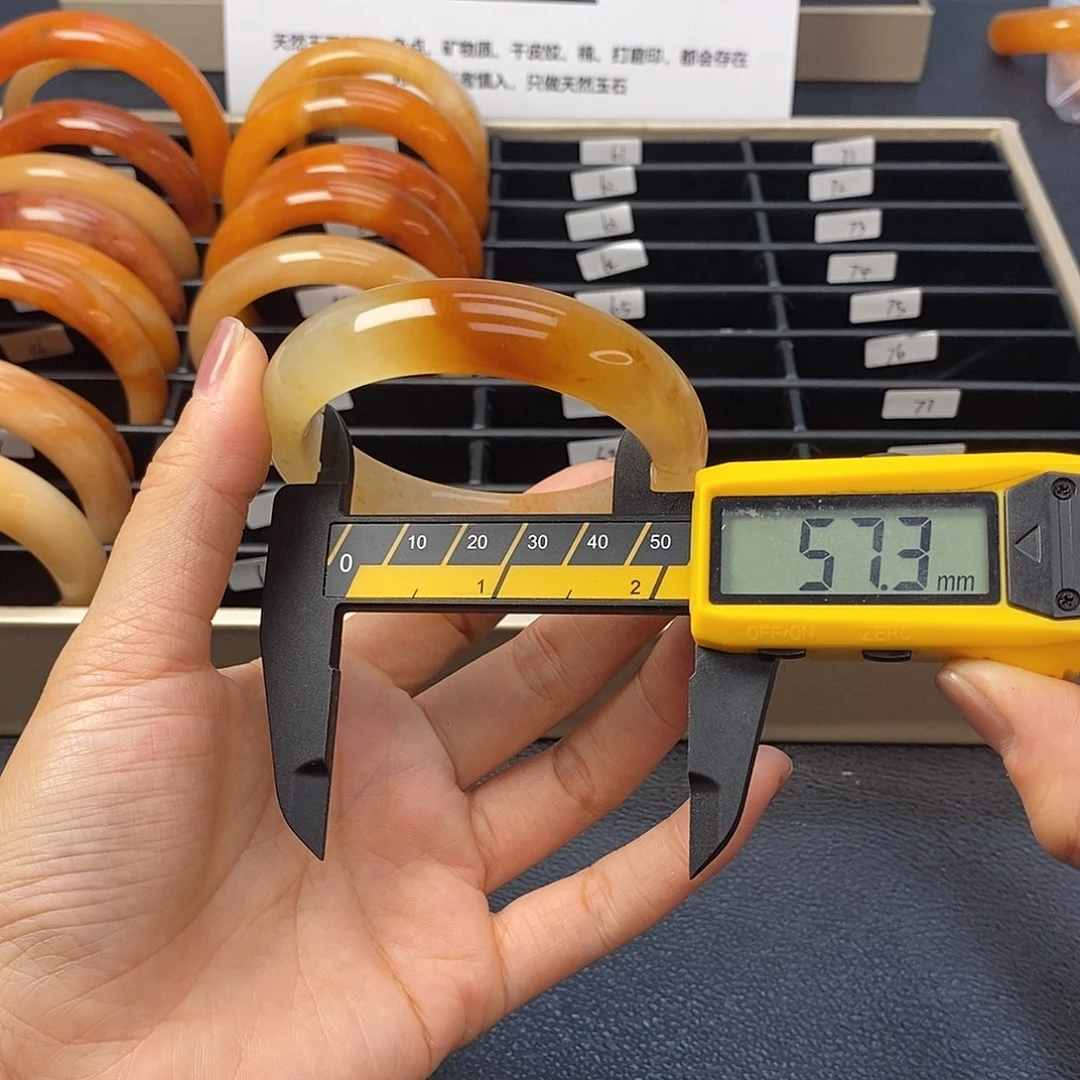 未镶嵌石英质玉（黄龙玉）手镯57号茄子山金沙老油红如血黄龙