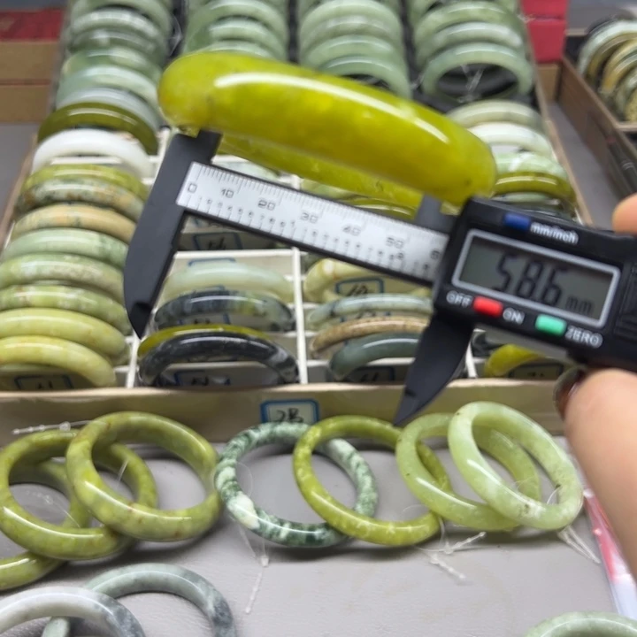 蛇纹石玉未镶嵌手镯55